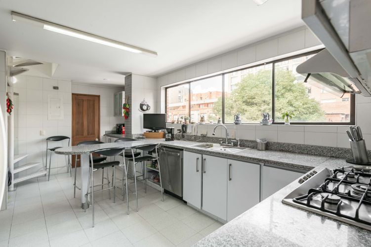 Apartamento de 4 alcobas en venta en Chico, Bogotá, 321 m² · foto 14 de 20