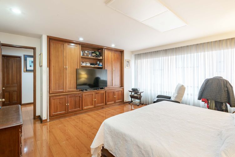 Apartamento de 4 alcobas en venta en Chico, Bogotá, 321 m² · foto 16 de 20
