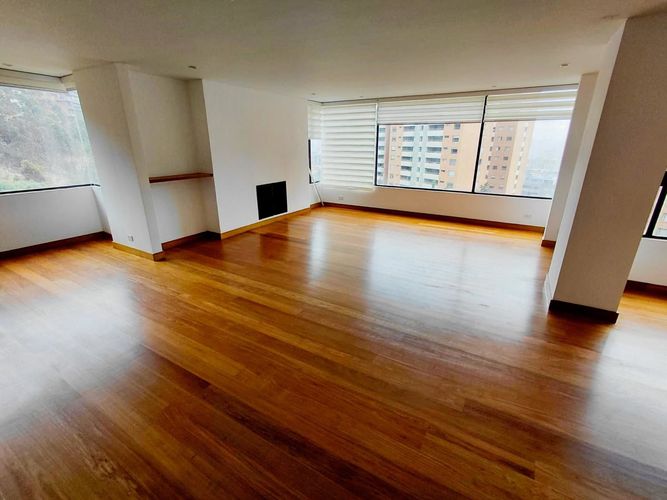 Apartamento de 3 alcobas en arriendo en Usaquen, Bogotá, 201 m² · foto 2 de 20