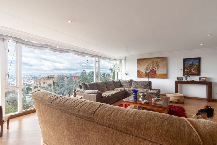 Apartamento de 3 alcobas en venta en Los Rosales, Bogotá, 271 m² · foto 2 de 20