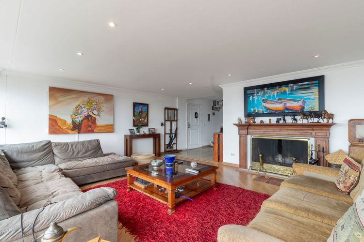 Apartamento de 3 alcobas en venta en Los Rosales, Bogotá, 271 m² · foto 4 de 20