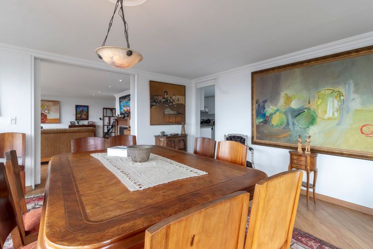 Apartamento de 3 alcobas en venta en Los Rosales, Bogotá, 271 m² · foto 8 de 20