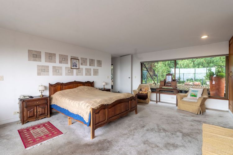 Apartamento de 3 alcobas en venta en Los Rosales, Bogotá, 271 m² · foto 18 de 20