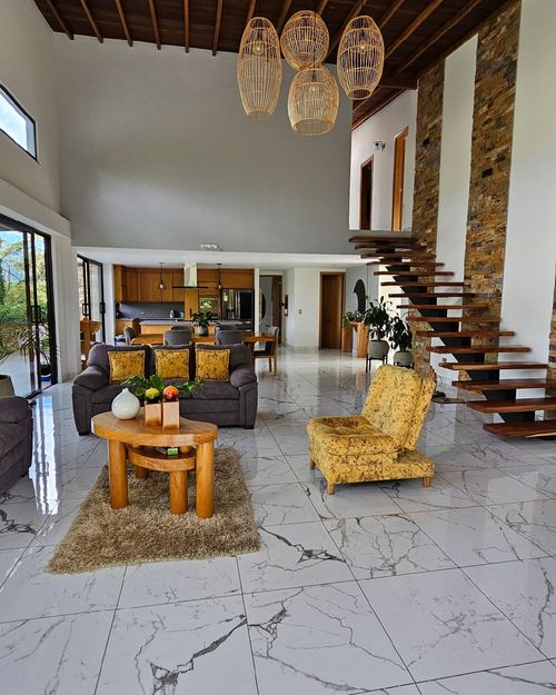 Casa de 4 alcobas en venta en Actividad Multiple, Copacabana, 280 m² · foto 3 de 13