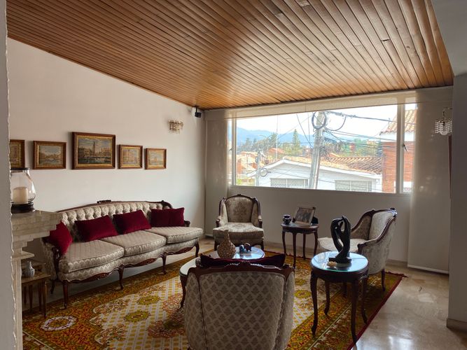 Apartamento de 3 alcobas en venta en Alhambra, Bogotá, 165 m² · foto 2 de 17