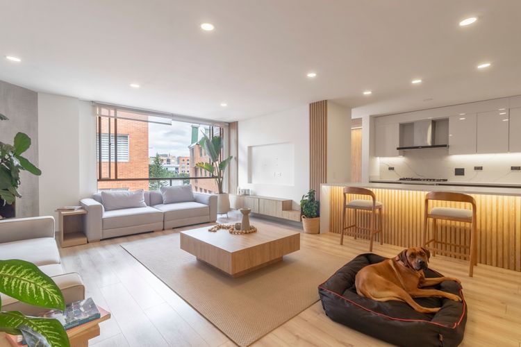 Apartamento de 4 alcobas en venta en Santa Barbara Occidental, Bogotá, 148 m² · foto 2 de 19