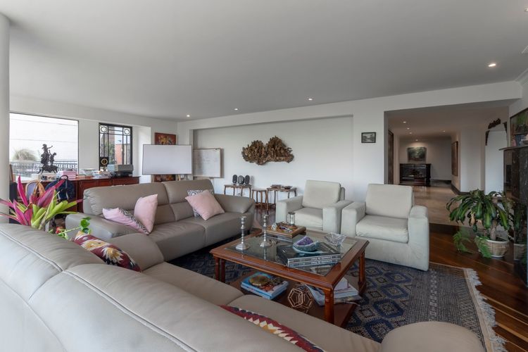 Apartamento de 3 alcobas en venta en Chicó Alto, Bogotá, 269 m² · foto 2 de 20