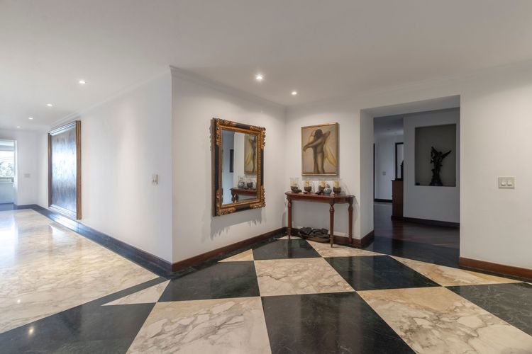 Apartamento de 3 alcobas en venta en Chicó Alto, Bogotá, 269 m² · foto 13 de 20