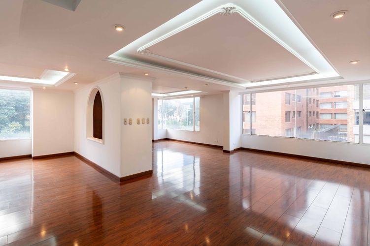 Apartamento de 3 alcobas en venta en Chico Norte, Bogotá, 213 m² · foto 2 de 20