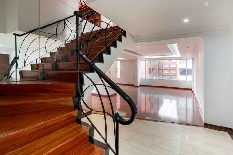 Apartamento de 3 alcobas en venta en Chico Norte, Bogotá, 213 m² · foto 6 de 20