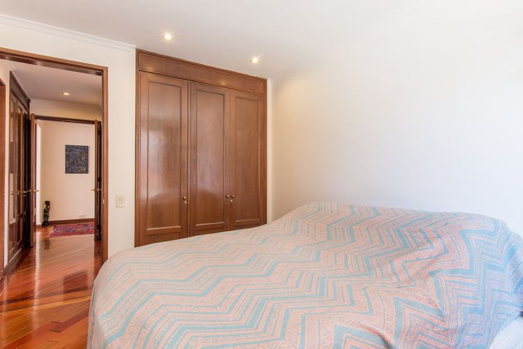 Apartamento de 2 alcobas en venta en Chico Norte, Bogotá, 113 m² · foto 10 de 17