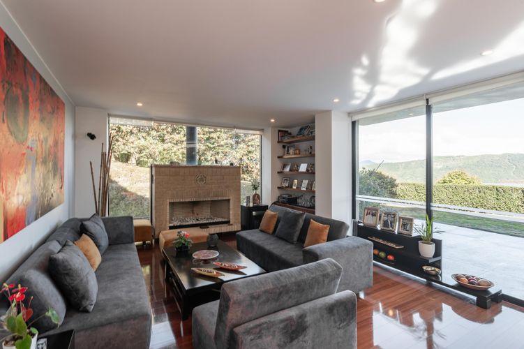 Casa de 4 alcobas en venta en Camino Al Meta, Bogotá, 375 m² · foto 2 de 20