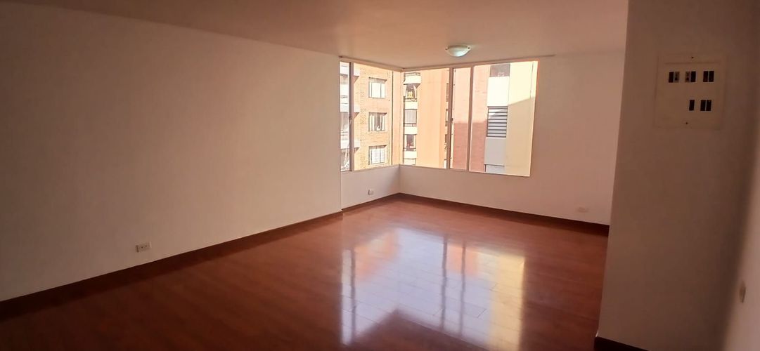 Apartamento de 4 alcobas en venta en Cedritos, Bogotá, 102 m² · foto 3 de 20