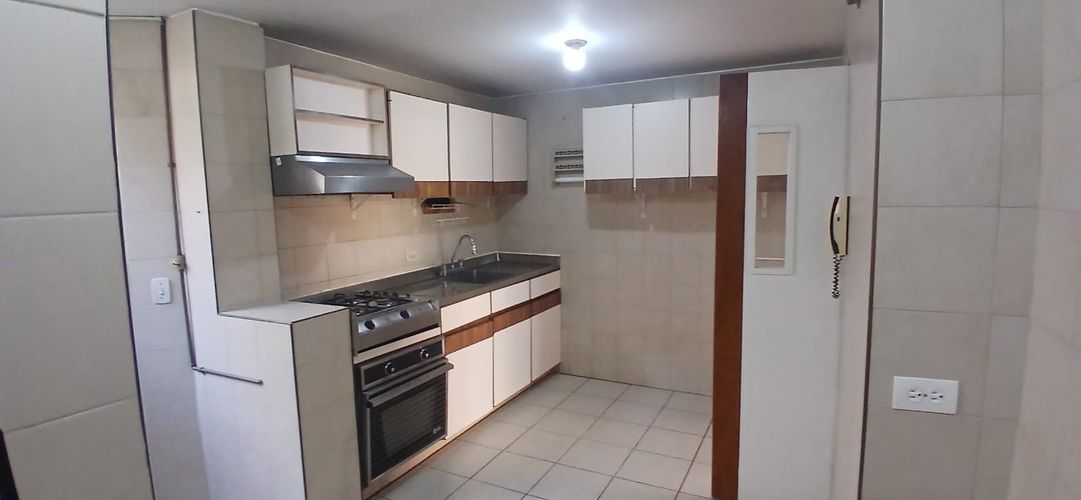 Apartamento de 4 alcobas en venta en Cedritos, Bogotá, 102 m² · foto 9 de 20