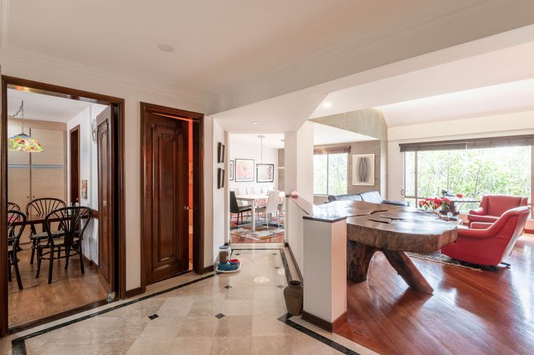 Apartamento de 3 alcobas en arriendo en Santa Barbara Occidental, Bogotá, 314 m² · foto 2 de 20