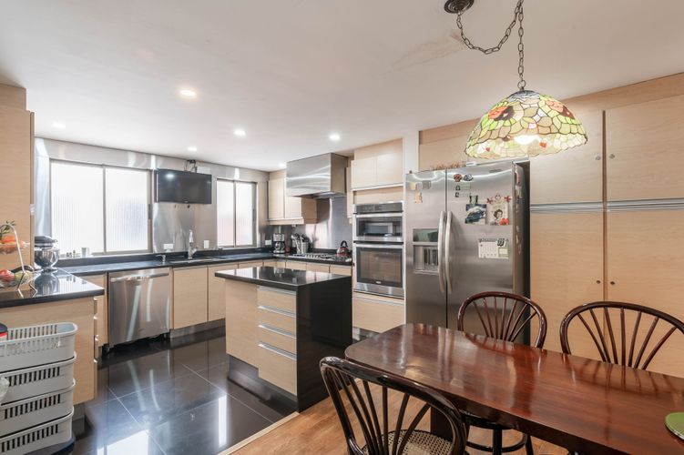 Apartamento de 3 alcobas en arriendo en Santa Barbara Occidental, Bogotá, 314 m² · foto 8 de 20