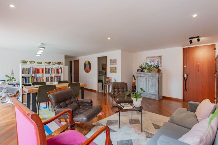 Apartamento de 2 alcobas en venta en Los Rosales, Bogotá, 116 m² · foto 3 de 18