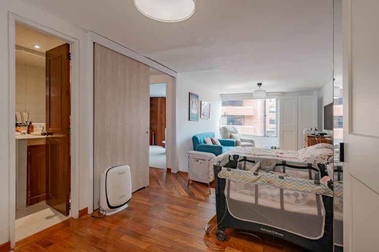 Apartamento de 2 alcobas en venta en Los Rosales, Bogotá, 116 m² · foto 17 de 18