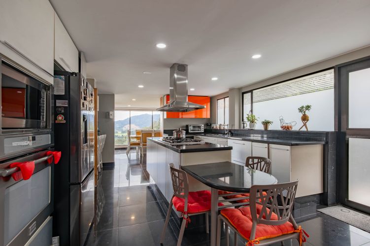 Casa de 4 alcobas en venta en Aposentos, Sopó, 315 m² · foto 7 de 20
