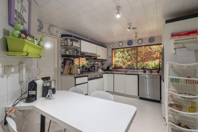 Apartamento de 3 alcobas en venta en Los Rosales, Bogotá, 209 m² · foto 10 de 20