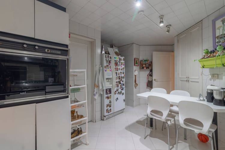 Apartamento de 3 alcobas en venta en Los Rosales, Bogotá, 209 m² · foto 12 de 20