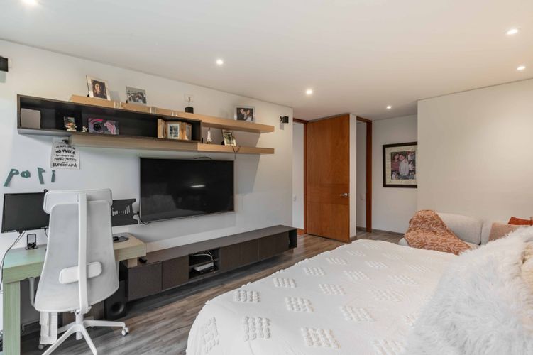 Apartamento de 3 alcobas en venta en Suba Cerros, Bogotá, 204 m² · foto 17 de 20