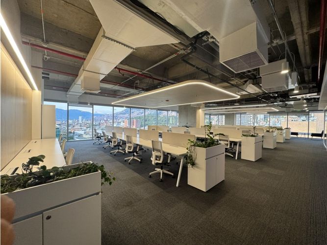 Oficina en arriendo en Villa Carlota, Medellín, 1479 m² · foto 2 de 20