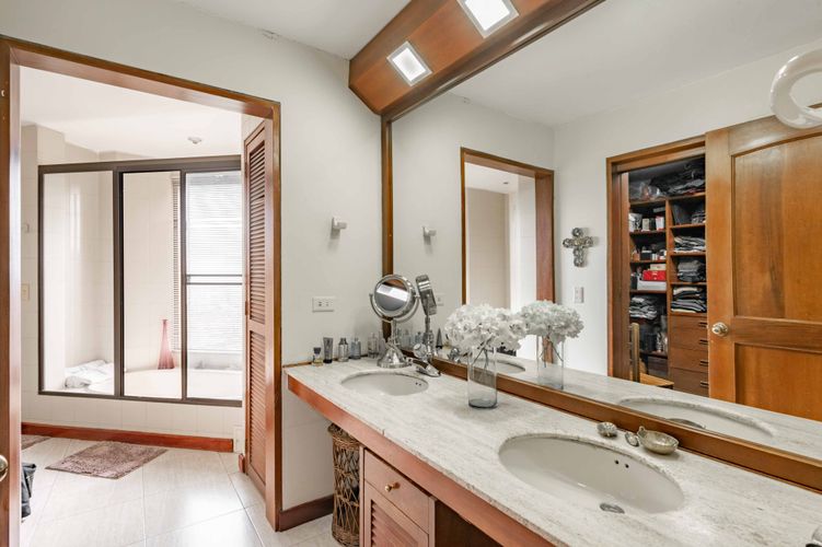 Apartamento de 4 alcobas en venta en Chicó Alto, Bogotá, 288 m² · foto 18 de 20