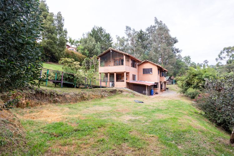 Casa de 5 alcobas en venta en Vía Las Palmas, Envigado, 382 m² · foto 2 de 11