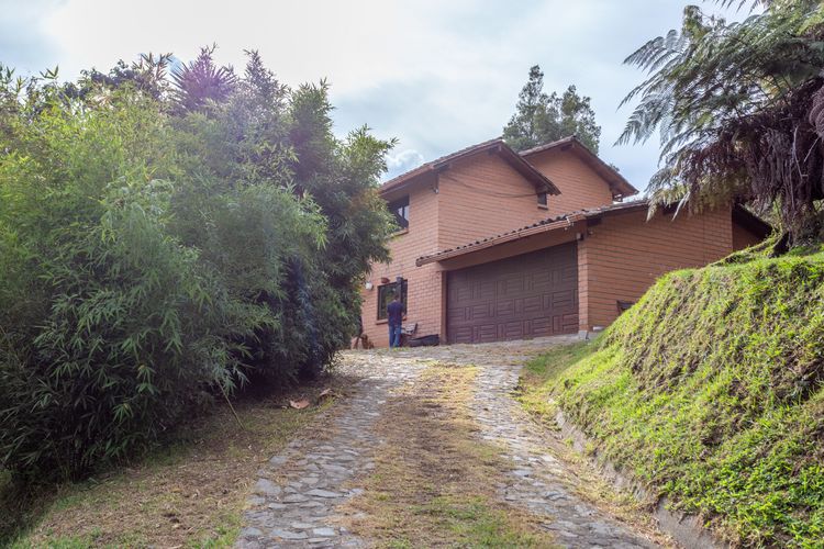 Casa de 5 alcobas en venta en Vía Las Palmas, Envigado, 382 m² · foto 4 de 11