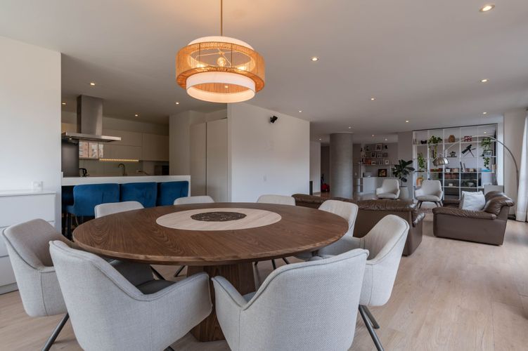 Apartamento de 3 alcobas en venta en La Calleja, Bogotá, 231 m² · foto 1 de 20