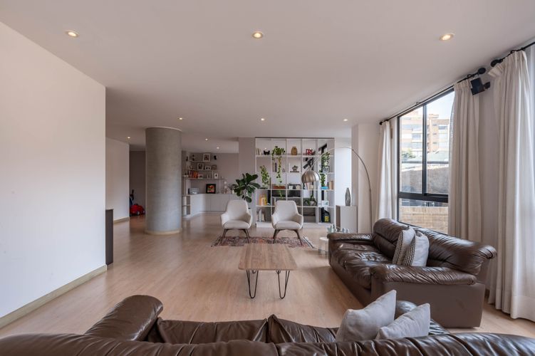 Apartamento de 3 alcobas en venta en La Calleja, Bogotá, 231 m² · foto 12 de 20