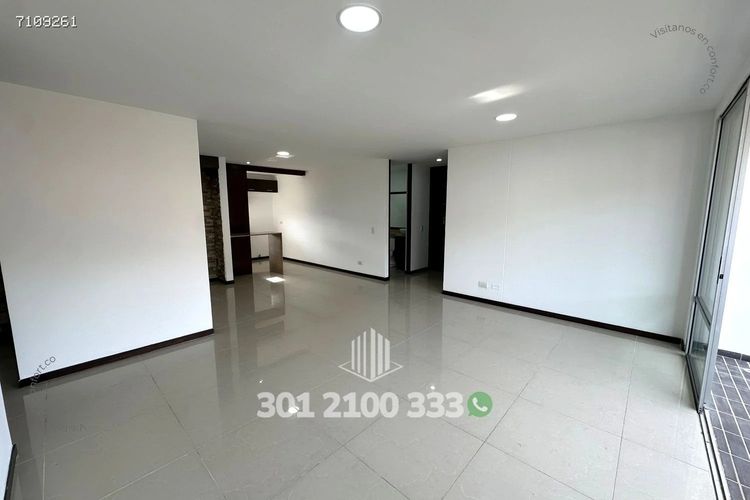 Apartamento de 3 alcobas en arriendo en Los Balsos, Medellín, 117 m² · foto 3 de 24