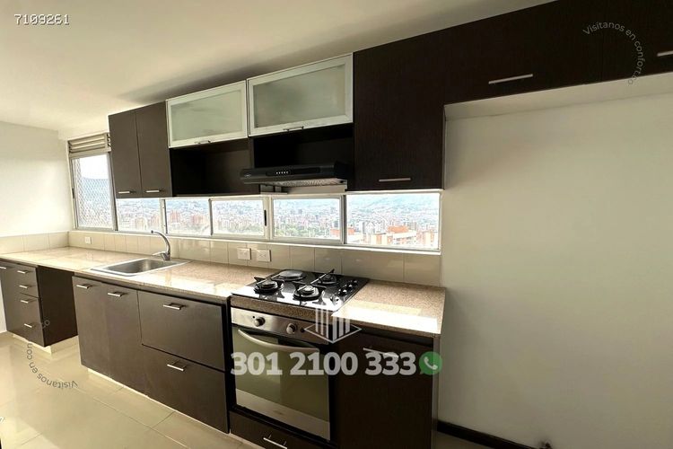 Apartamento de 3 alcobas en arriendo en Los Balsos, Medellín, 117 m² · foto 8 de 24