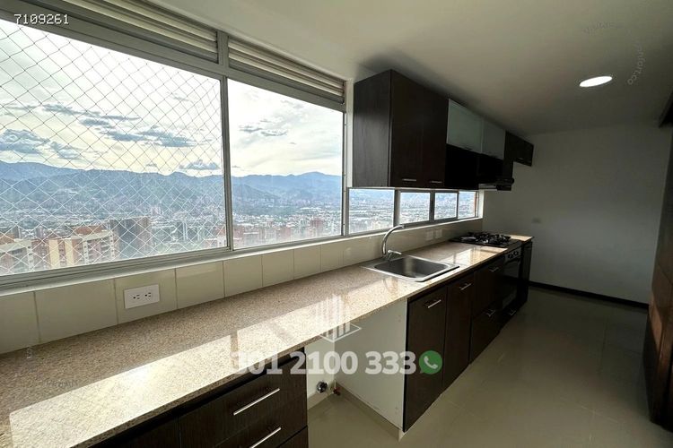 Apartamento de 3 alcobas en arriendo en Los Balsos, Medellín, 117 m² · foto 9 de 24