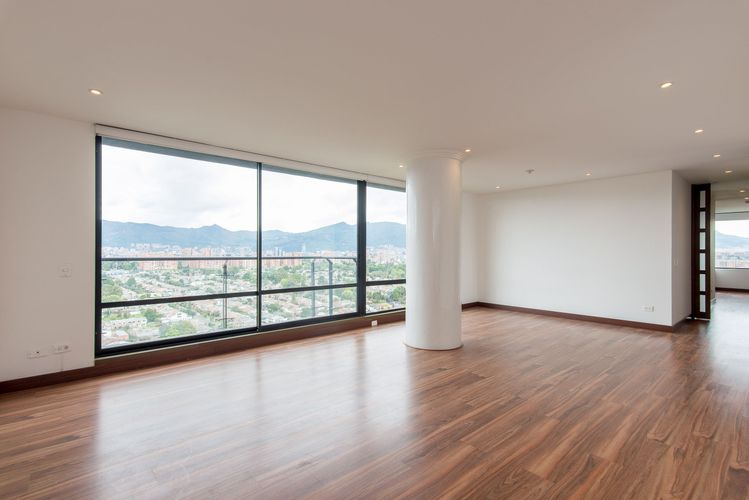 Apartamento de 3 alcobas en venta en Colinas De Suba, Bogotá, 163 m² · foto 2 de 20