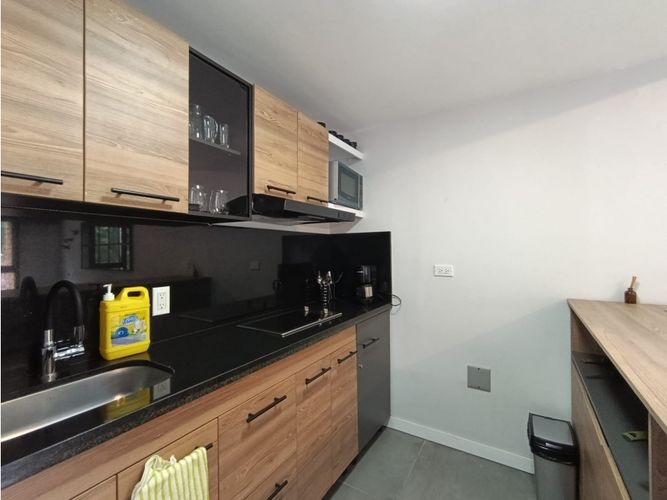 Apartaestudio en arriendo en El Poblado, Medellín, 48 m² · foto 2 de 10