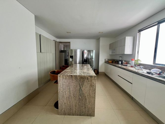 Apartamento de 3 alcobas en venta en Castillogrande, Cartagena, 338 m² · foto 4 de 19