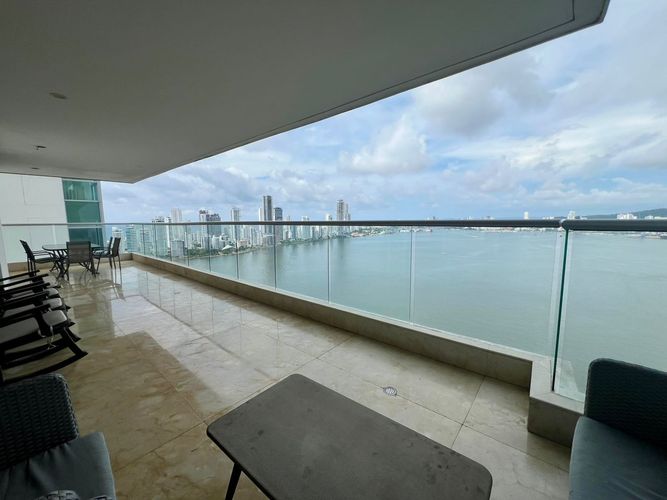 Apartamento de 3 alcobas en arriendo en Castillogrande, Cartagena, 338 m² · foto 2 de 19