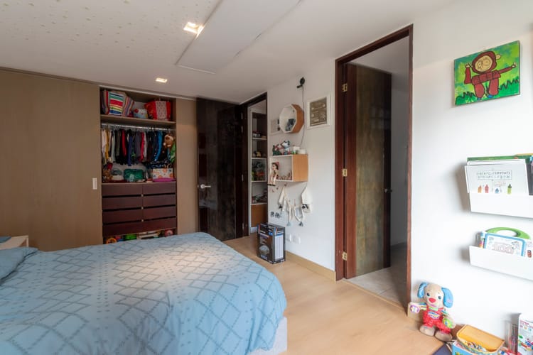 Apartamento de 3 alcobas en venta en El Refugio, Bogotá, 230 m² · foto 6 de 20