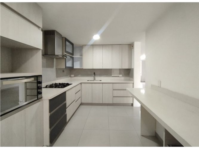 Apartamento de 4 alcobas en venta en Patio Bonito, Medellín, 153 m² · foto 3 de 19