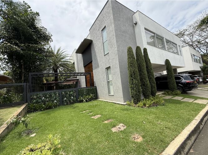 Casa de 3 alcobas en venta en Pance, Cali, 302 m² · foto 2 de 24