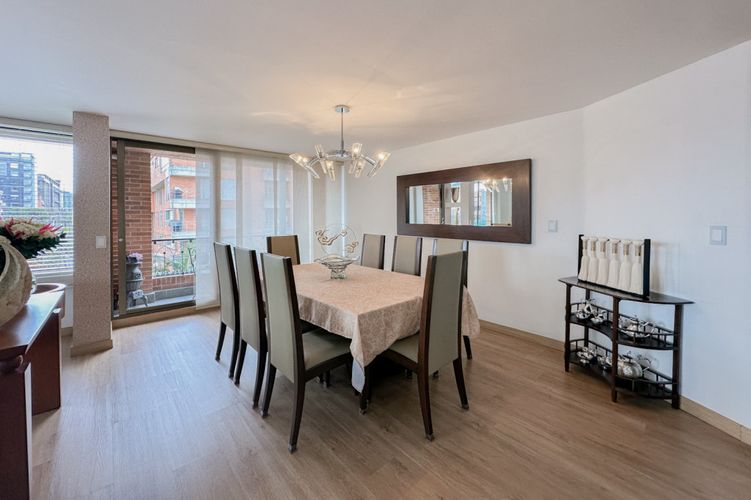 Apartamento de 3 alcobas en venta en Chico Norte, Bogotá, 230 m² · foto 4 de 23