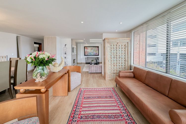 Apartamento de 3 alcobas en venta en Chico Norte, Bogotá, 230 m² · foto 5 de 23