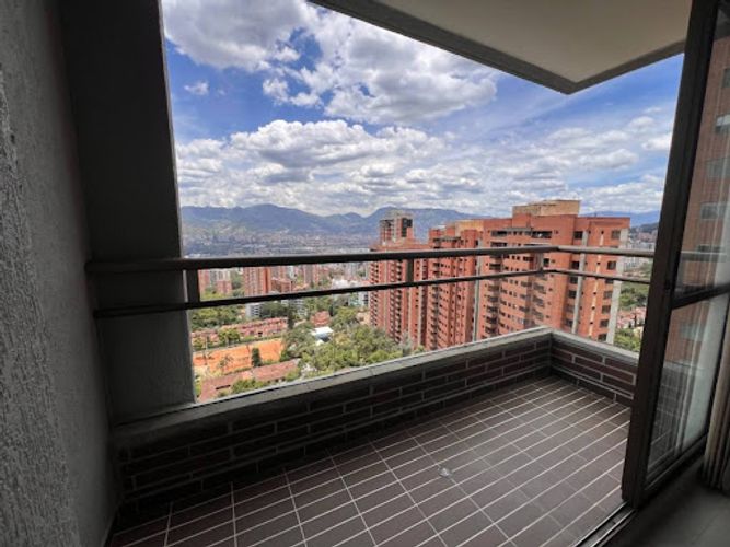 Apartamento de 2 alcobas en arriendo en Loma De Los Gonzalez, Medellín, 80 m² · foto 3 de 13