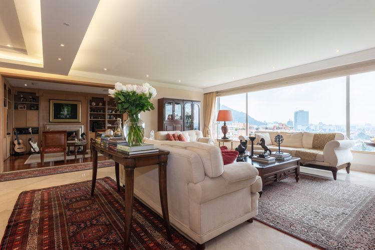 Apartamento de 4 alcobas en venta en Santa Barbara Alta, Bogotá, 404 m² · foto 2 de 20