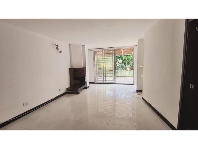 Apartamento en arriendo en El Poblado, Medellín, 240 m² · foto 2 de 11
