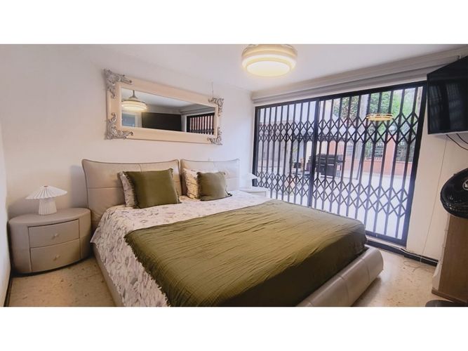 Apartamento en arriendo en El Poblado, Medellín, 240 m² · foto 3 de 11