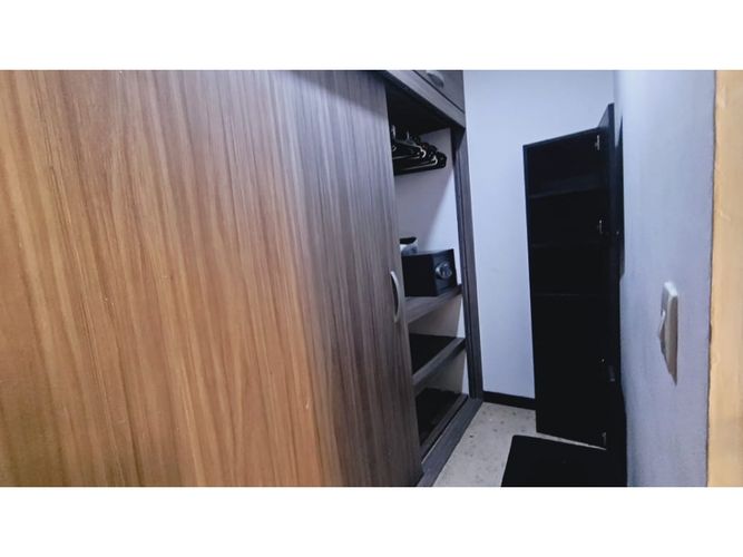 Apartamento en arriendo en El Poblado, Medellín, 240 m² · foto 4 de 11
