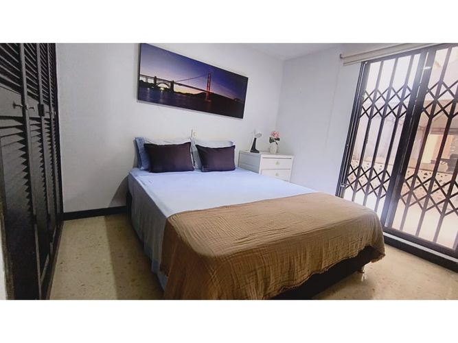 Apartamento en arriendo en El Poblado, Medellín, 240 m² · foto 5 de 11